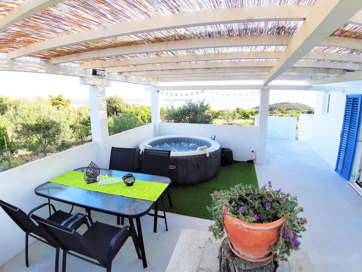 Apartment Svilan - Terrace With Sea View And Nature Zecevo Exterior photo