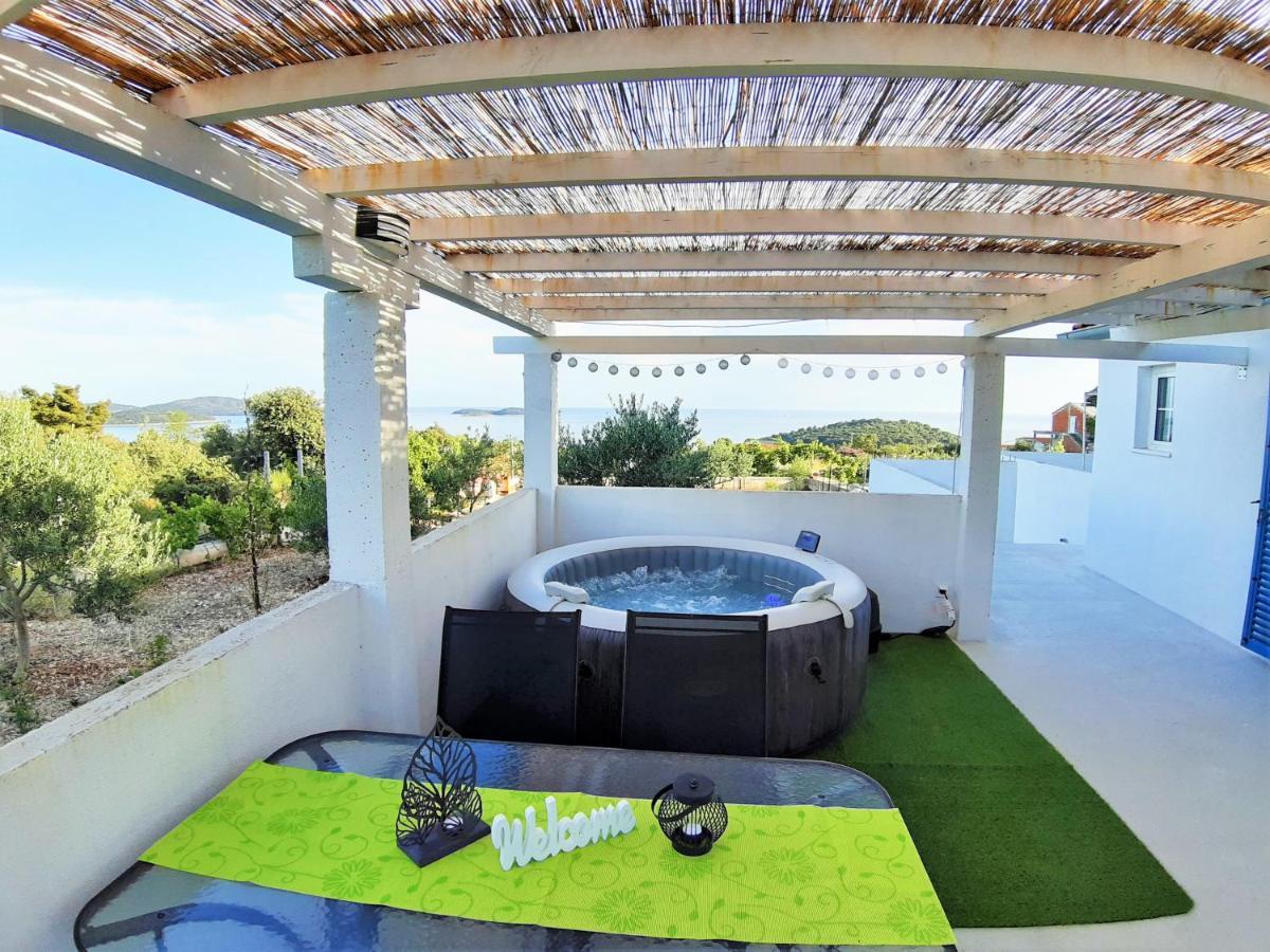 Apartment Svilan - Terrace With Sea View And Nature Zecevo Exterior photo